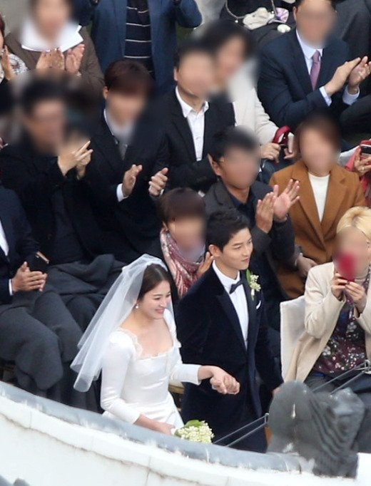 Đám cưới Song Hye Kyo - Song Joong Ki: Cô dâu chú rể sánh đôi ảnh 9