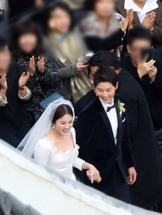 Đám cưới Song Hye Kyo - Song Joong Ki: Cô dâu chú rể sánh đôi ảnh 10