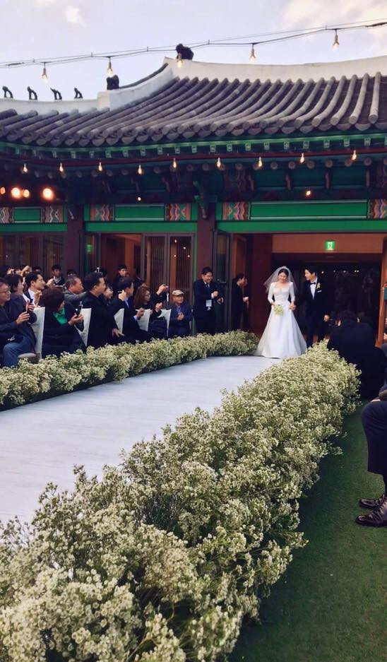 Song Hye Kyo – Song Joong Ki trao nhẫn cưới, hôn nhau say đắm ảnh 2