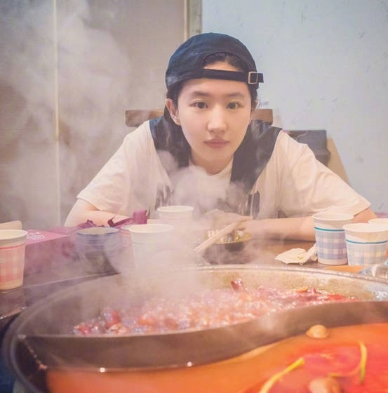 Loạt ảnh chứng minh Lưu Diệc Phi xinh đẹp từ tấm bé ảnh 13