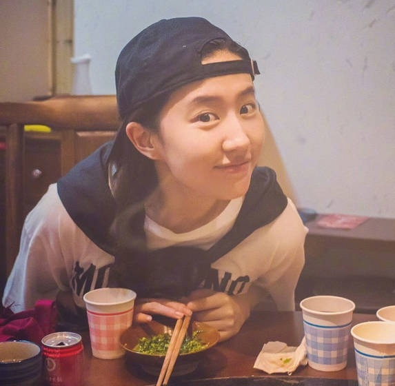 Loạt ảnh chứng minh Lưu Diệc Phi xinh đẹp từ tấm bé ảnh 14