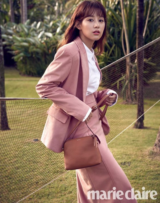 Mỹ nhân ‘Hậu duệ mặt trời’ yêu kiều trong nắng vàng ở Bali ảnh 6