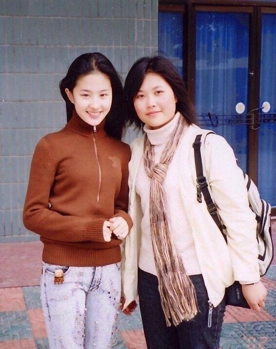 Loạt ảnh chứng minh Lưu Diệc Phi xinh đẹp từ tấm bé ảnh 10