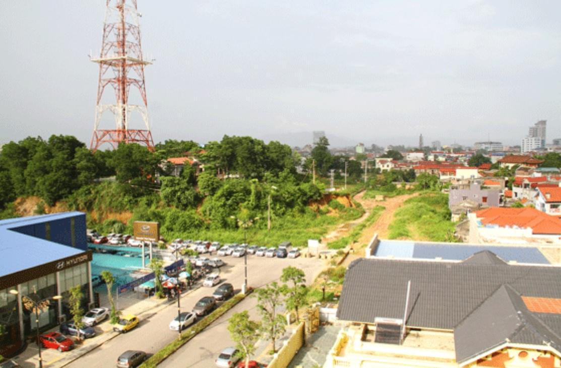 Khu đất và tài sản gắn liền với đất bán đấu giá để thực hiện dự án tòa nhà hỗn hợp 38 tầng tại phường Hoàng Văn Thụ, TP Thái Nguyên trước đây là cơ sở nhà, đất của tháp anten cũ của Đài Phát thanh - Truyền hình tỉnh Thái Nguyên. Ảnh Báo Thái Nguyên.