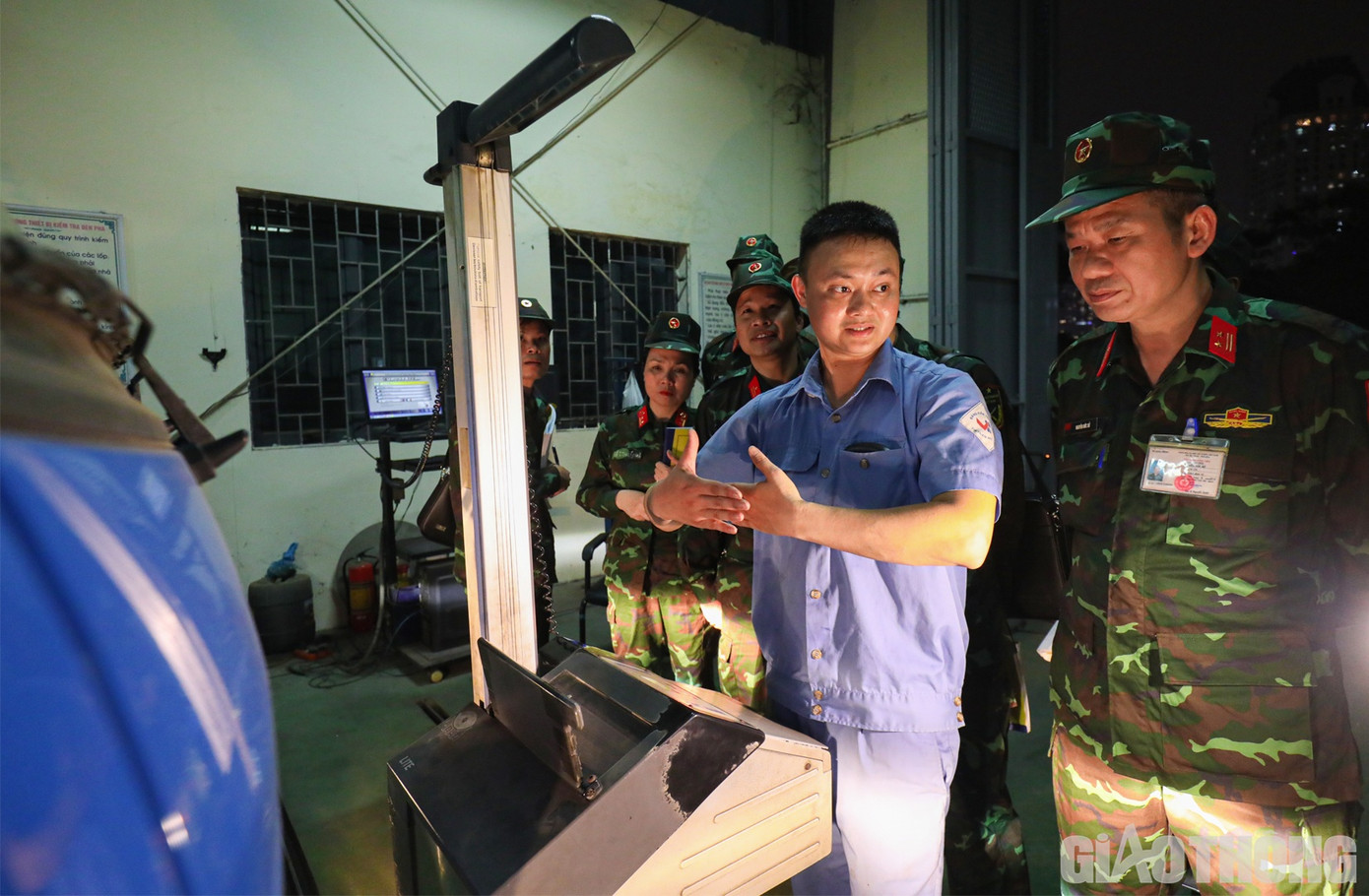 Sau tập huấn, dự kiến trong ngày 20/3, các kiểm định viên quân sự sẽ trực tiếp tham gia đăng kiểm xe cơ giới dân sự tại các trung tâm đăng kiểm ở Hà Nội và TP.HCM.