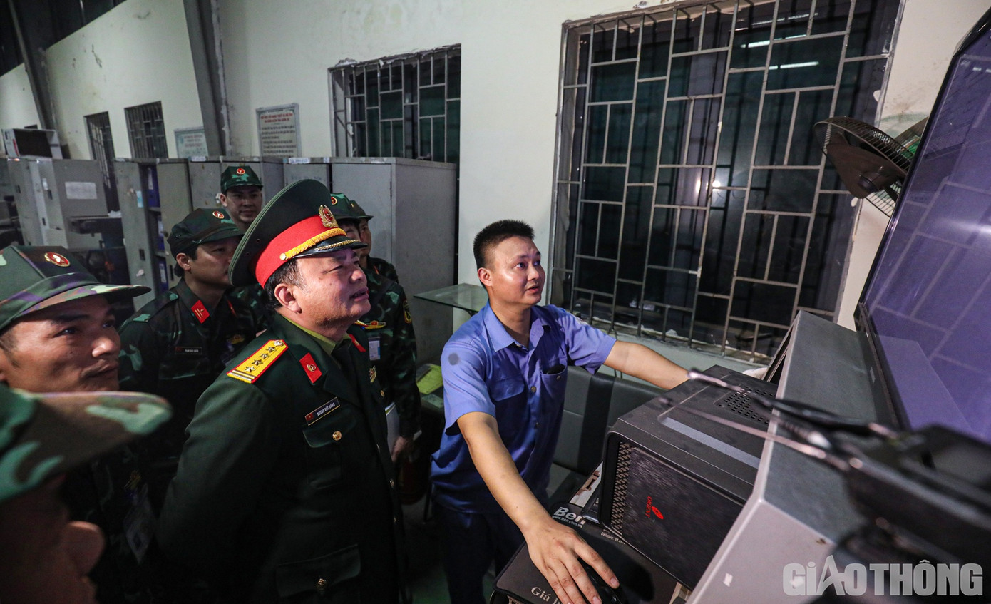 Tại TP.HCM có 5 trung tâm đăng kiểm được tăng cường kiểm định viên xe cơ giới quân sự gồm: 5006V, 5008D, 5012D, 6002S, 6003S với 11 kiểm định viên.