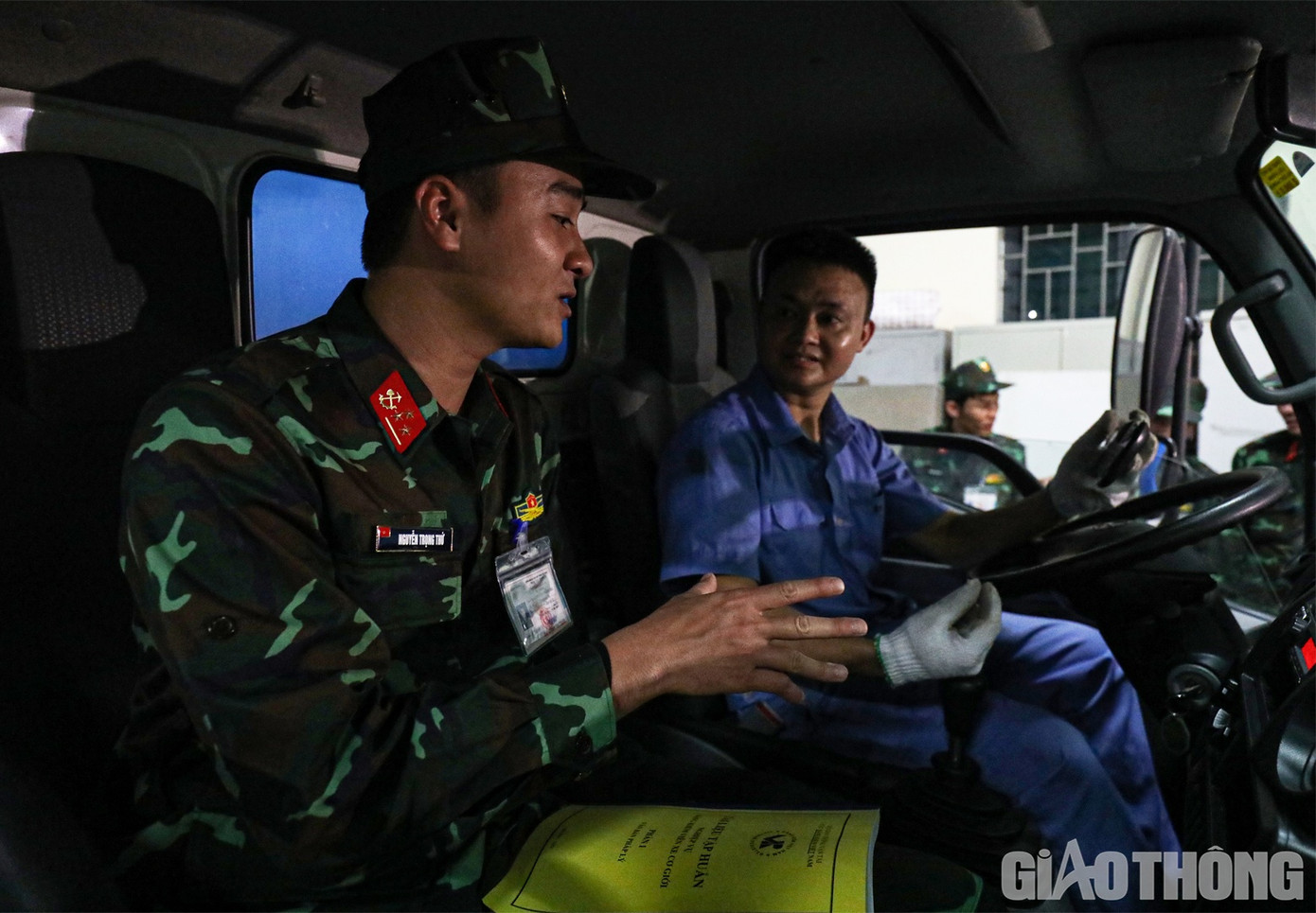 Theo kế hoạch, có 40 kiểm định viên quân sự được điều động hỗ trợ các trung tâm đăng kiểm trong đó có 30 kiểm định viên chính thức và 10 kiểm định viên dự bị.