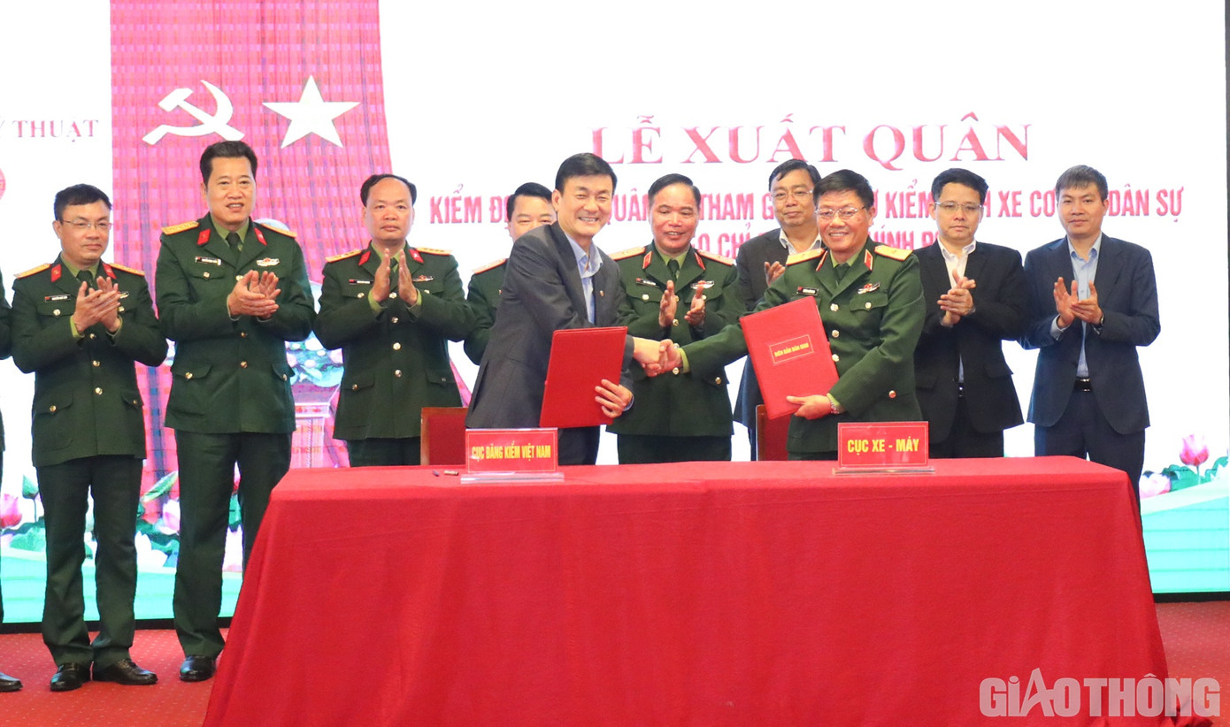 Trước đó, chiều 18/3, Cục Đăng kiểm VN (Bộ GTVT) và Tổng cục Kỹ thuật (Bộ Quốc phòng) đã phối hợp tổ chức Lễ khai mạc lớp tập huấn và Lễ xuất quân kiểm định viên quân sự tham gia hỗ trợ kiểm định xe cơ giới dân sự theo chỉ đạo của Chính phủ.