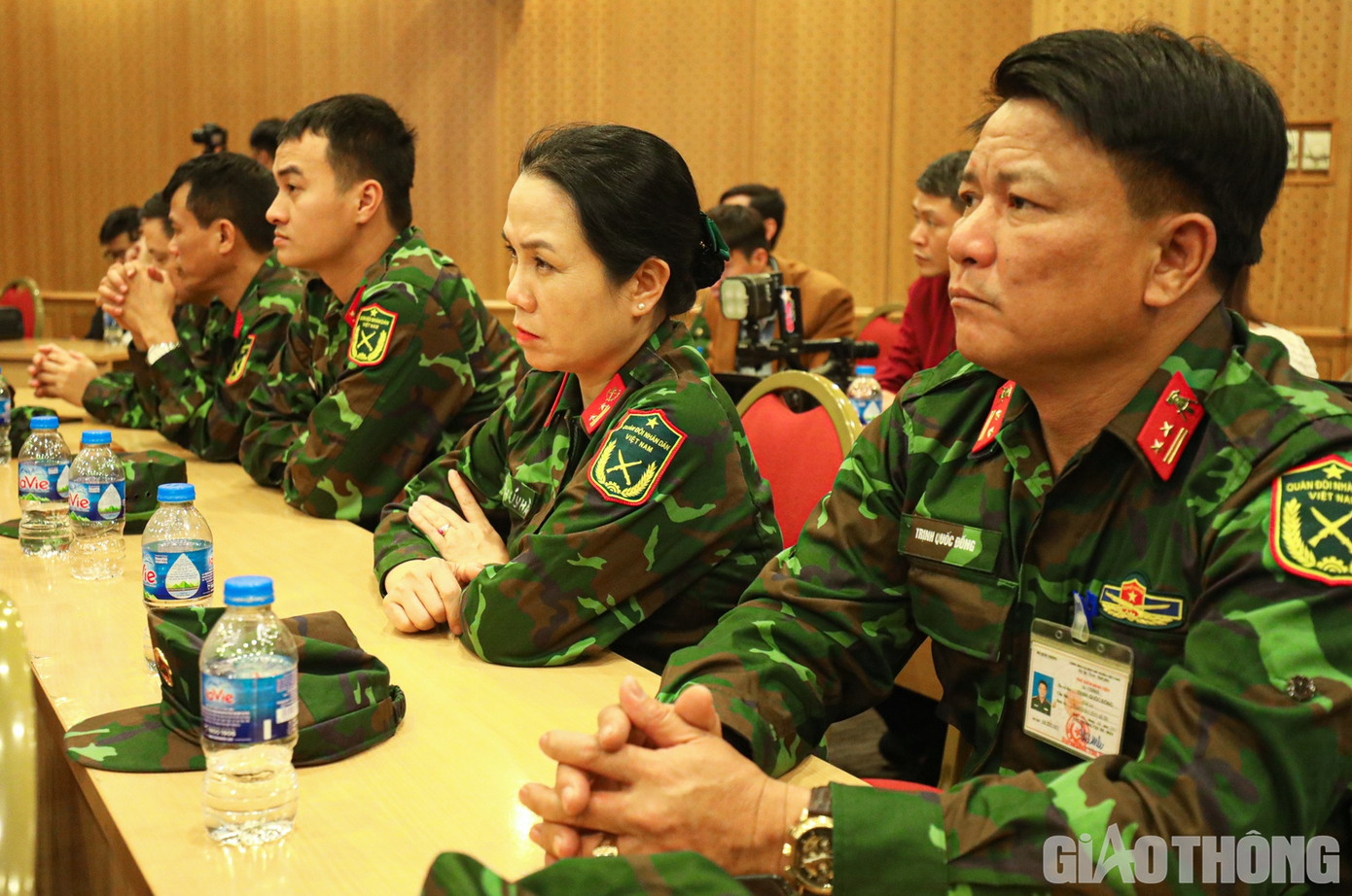 Theo ông Thắng, những ngày qua, Cục Đăng kiểm VN và Cục Xe – Máy đã rà soát, cân nhắc và phân công các kiểm định viên quân sự về các trung tâm đăng kiểm ở Hà Nội, TP.HCM.