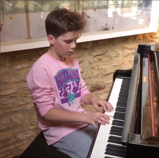 Quý tử 13 tuổi nhà Becks sang Hàn Quốc thử giọng, bước vào showbiz? ảnh 3