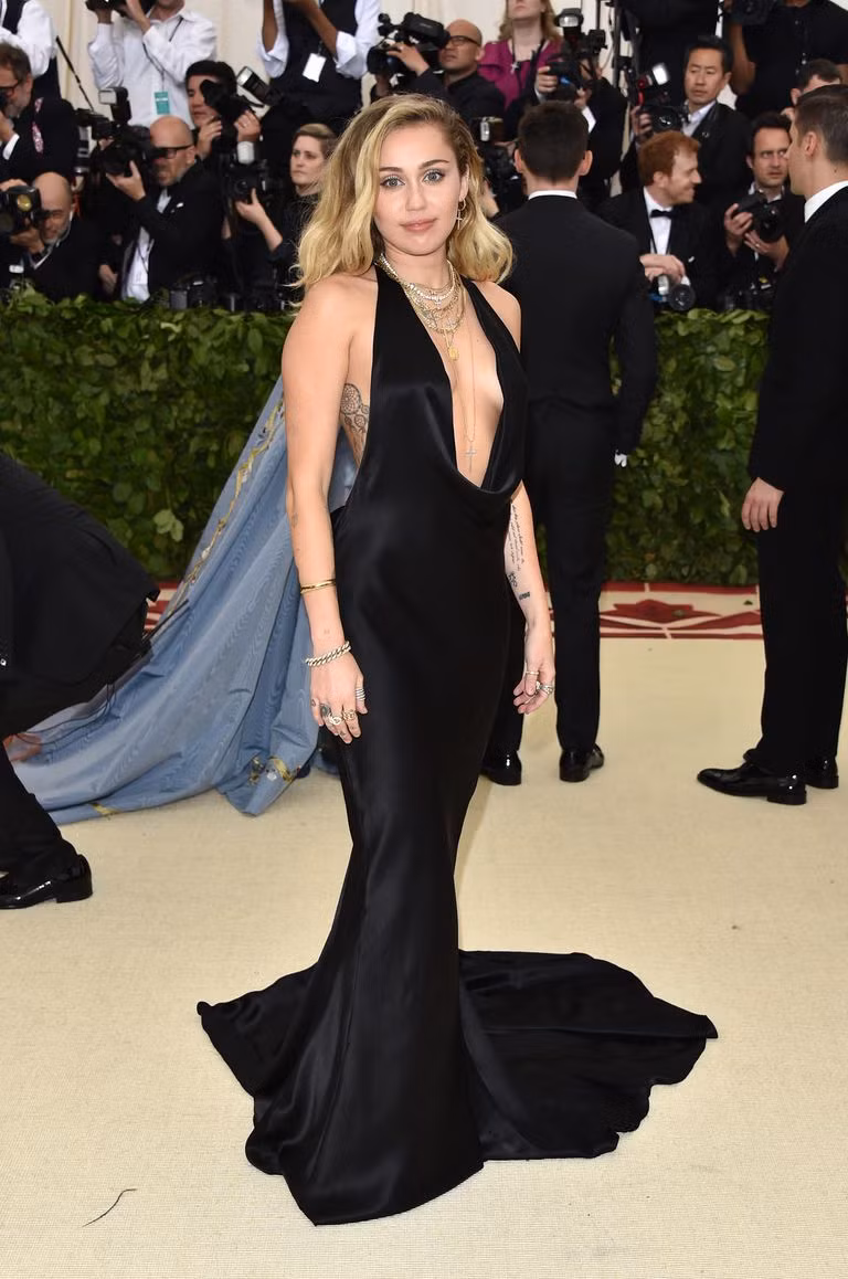 ‘Giật mình’ những bộ cánh táo bạo nhất Met Gala 2018 ảnh 12
