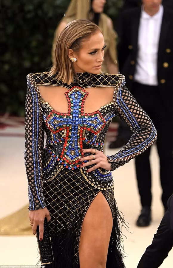 Kim Kardashian, Jennifer Lopez siêu gợi cảm trên thảm đỏ Met Gala 2018 ảnh 13