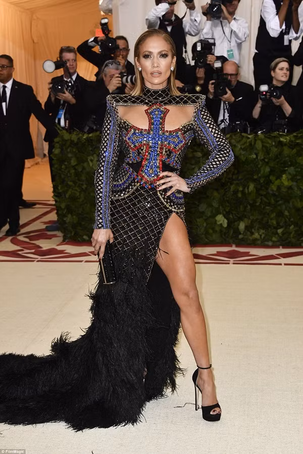 Kim Kardashian, Jennifer Lopez siêu gợi cảm trên thảm đỏ Met Gala 2018 ảnh 12
