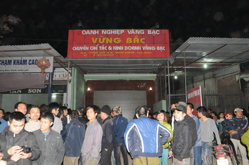 Vụ án mạng kinh hoàng thu hút sự quan tâm của đông đảo người dân