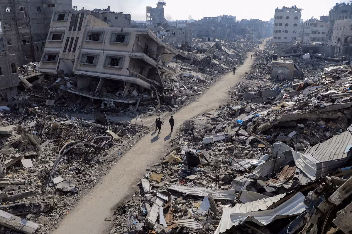 Dải Gaza hoang tàn, đổ nát vì chiến tranh. Ảnh: Reuters.
