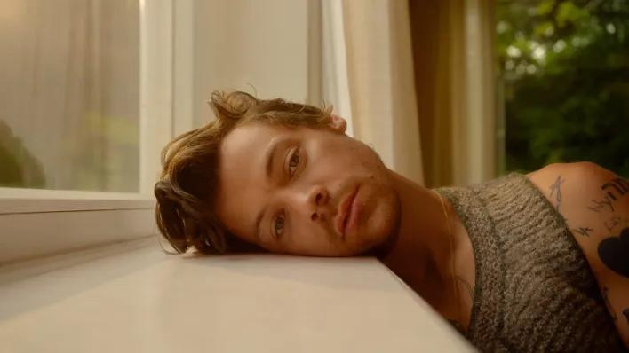 Harry Styles cảm thấy khó chịu trước những bình luận tiêu cực nhắm vào bạn gái. Harry Styles cảm thấy khó chịu trước những bình luận tiêu cực nhắm vào bạn gái.