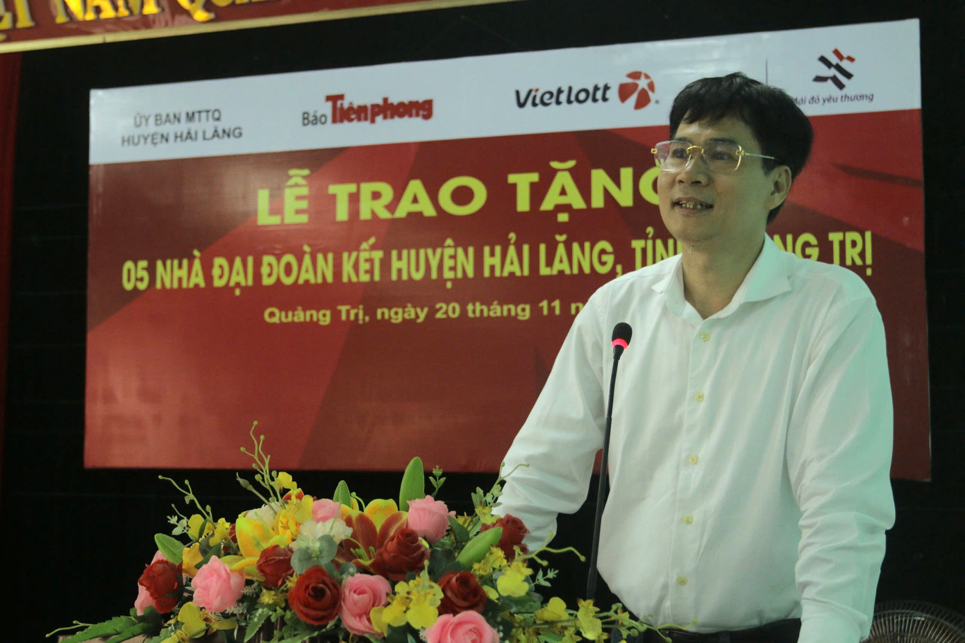 Nhà báo Lý Thành Tâm phát biểu tại lễ trao tặng nhà Đại đoàn kết. Nhà báo Lý Thành Tâm phát biểu tại lễ trao tặng nhà Đại đoàn kết.