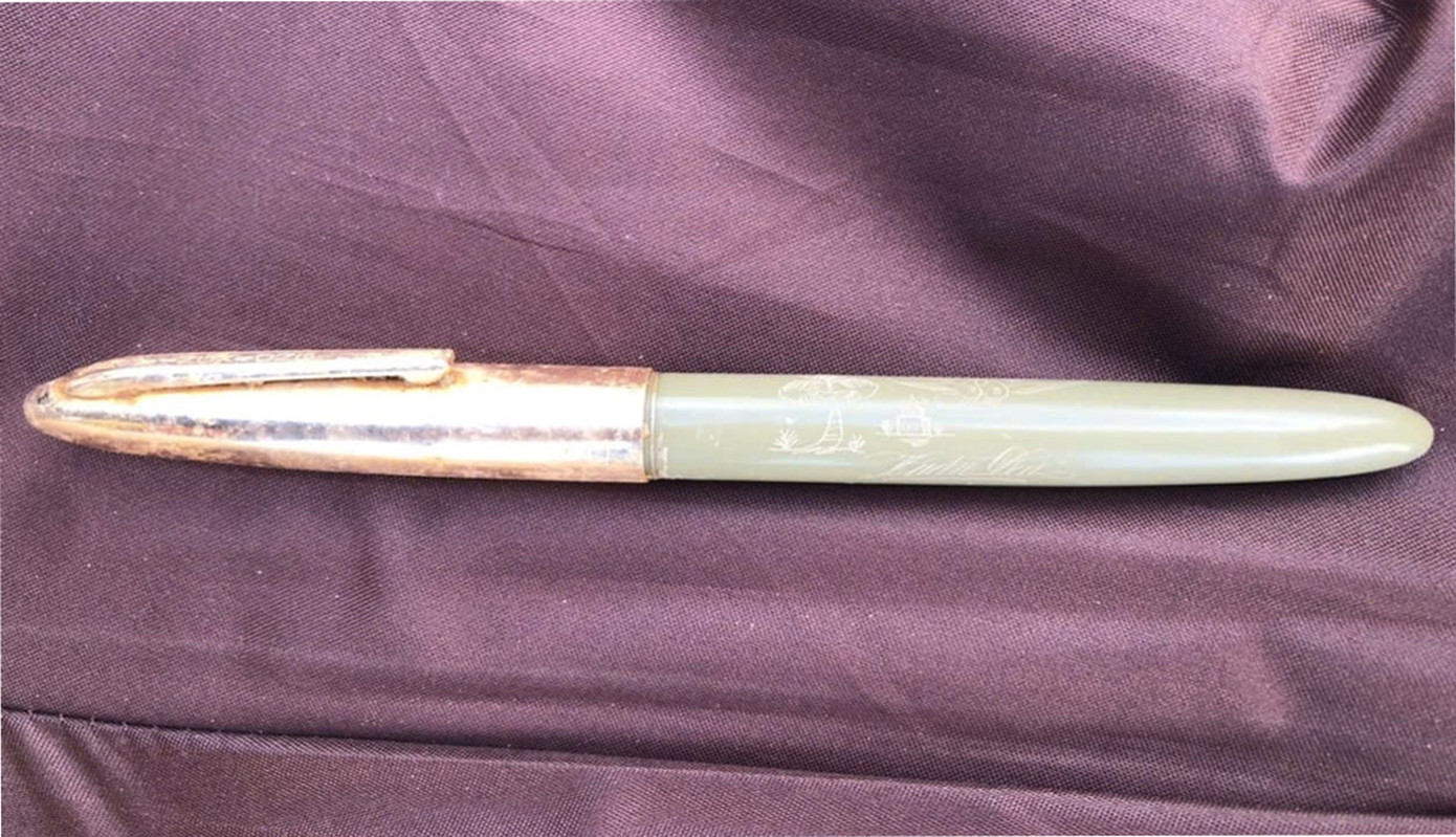 Di vật của liệt sĩ là 1 cây bút được phát hiện tại một ngôi mộ ở Nghĩa trang Liệt sĩ Quốc gia Đường 9. Di vật của liệt sĩ là 1 cây bút được phát hiện tại một ngôi mộ ở Nghĩa trang Liệt sĩ Quốc gia Đường 9.