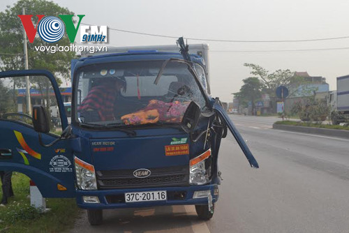 BẢN TIN ATGT: Người đàn ông chết thảm vì nắp thùng xe tải ảnh 2