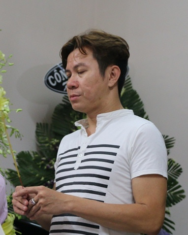 Đàm Vĩnh Hưng xin lỗi trước linh cữu nhạc sĩ Nguyễn Ánh 9 ảnh 19