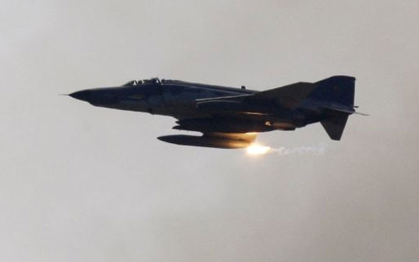 Máy bay F-4 là loại chiến đấu cơ hộ tống Mỹ sử dụng trong chiến tranh Việt Nam. Máy bay F-4 là loại chiến đấu cơ hộ tống Mỹ sử dụng trong chiến tranh Việt Nam