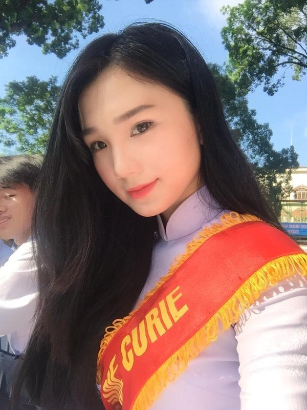 Nhan sắc ngỡ ngàng của nữ sinh 'mặc áo dài đẹp nhất Marie Curie' ảnh 1