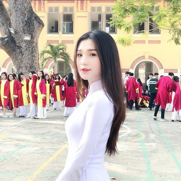 Nhan sắc ngỡ ngàng của nữ sinh 'mặc áo dài đẹp nhất Marie Curie' ảnh 4