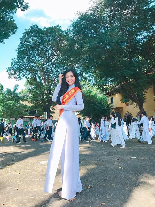 Nhan sắc ngỡ ngàng của nữ sinh 'mặc áo dài đẹp nhất Marie Curie' ảnh 3