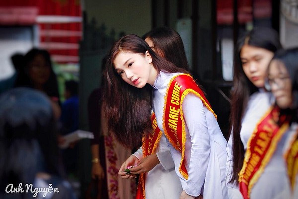 Nhan sắc ngỡ ngàng của nữ sinh 'mặc áo dài đẹp nhất Marie Curie' ảnh 7