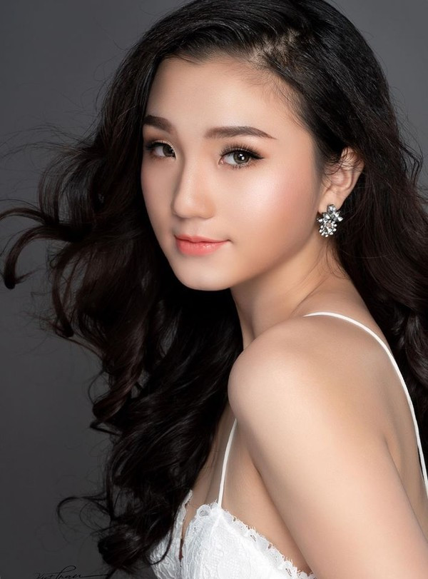 Nhan sắc ngỡ ngàng của nữ sinh 'mặc áo dài đẹp nhất Marie Curie' ảnh 11