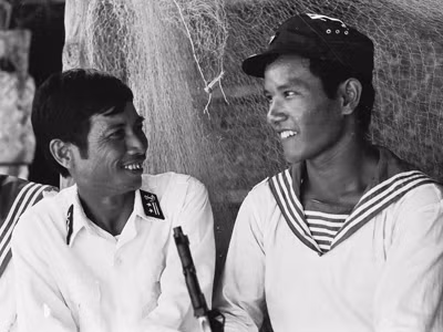 Trung tá Thái Văn An (quê Hà Nam) và chiến sĩ đảng viên trẻ Trịnh Văn Thái (quê Gia Lâm, Hà Nội). Trung tá Thái Văn An (quê Hà Nam) và chiến sĩ đảng viên trẻ Trịnh Văn Thái (quê Gia Lâm, Hà Nội)