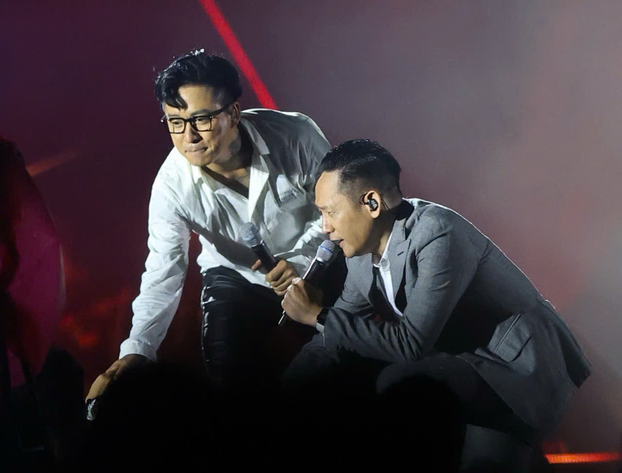 Bộ đôi Tuấn Hưng - Duy Mạnh tỏ ra ăn ý trên sân khấu. Ảnh: Trọng Tài. Bộ đôi Tuấn Hưng - Duy Mạnh tỏ ra ăn ý trên sân khấu. Ảnh: Trọng Tài.