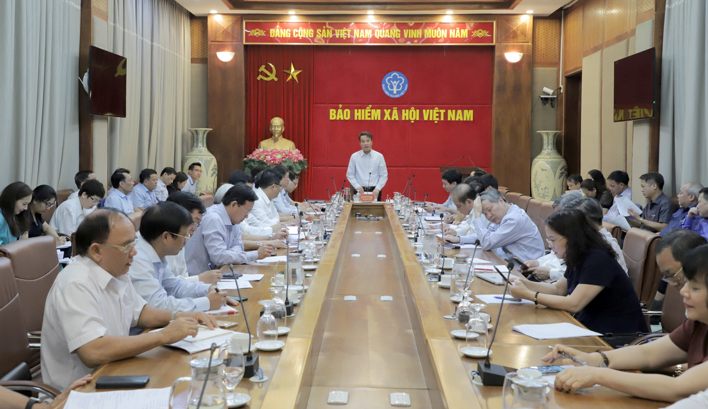 Tổng Giám đốc BHXH Việt Nam Nguyễn Thế Mạnh họp chỉ đạo toàn ngành tham gia có hiệu quả vào giải quyết tình trạng thiếu thuốc, vật tư phục vụ khám chữa bệnh tại một số bệnh viện.