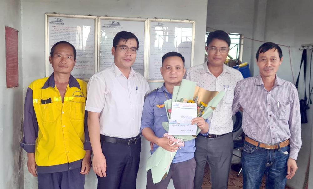 Sáng 6/7, anh Trịnh Văn Tài đã được tổng giám đốc VNR và Công ty CP Vận tải đường sắt Sài Gòn gửi thư và khen thưởng.