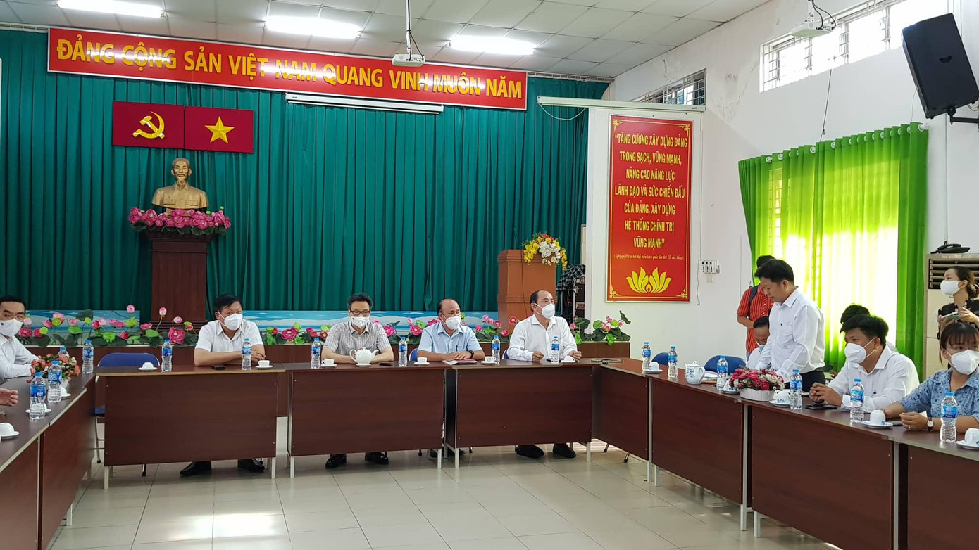 Phó Thủ tướng Vũ Đức Đam cùng đoàn công tác làm việc với lãnh đạo quận 8 về công tác phòng chống dịch SXH trên địa bàn Phó Thủ tướng Vũ Đức Đam cùng đoàn công tác làm việc với lãnh đạo quận 8 về công tác phòng chống dịch SXH trên địa bàn