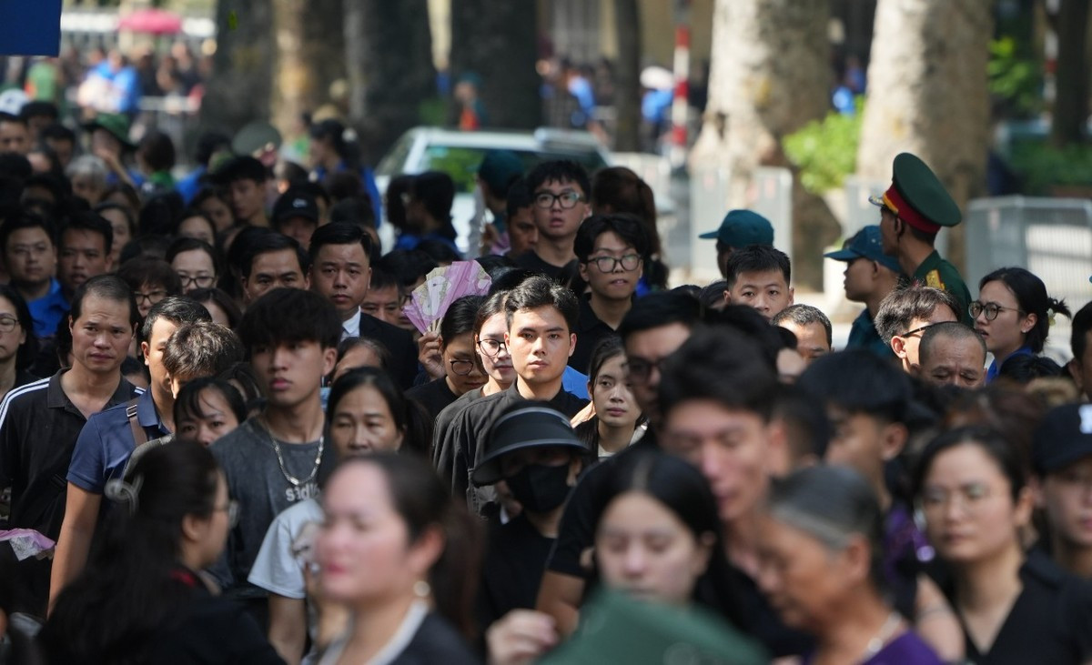 Những tình cảm đặc biệt mà người dân cả nước dành cho Tổng Bí thư Nguyễn Phú Trọng trong ngày Quốc tang càng khắc họa sâu sắc tầm vóc nhà lãnh đạo đã có nhiều công lao to lớn, đặc biệt xuất sắc đối với sự nghiệp cách mạng vẻ vang của Đảng và dân tộc. Những tình cảm đặc biệt mà người dân cả nước dành cho Tổng Bí thư Nguyễn Phú Trọng trong ngày Quốc tang càng khắc họa sâu sắc tầm vóc nhà lãnh đạo đã có nhiều công lao to lớn, đặc biệt xuất sắc đối với sự nghiệp cách mạng vẻ vang của Đảng và dân tộc.