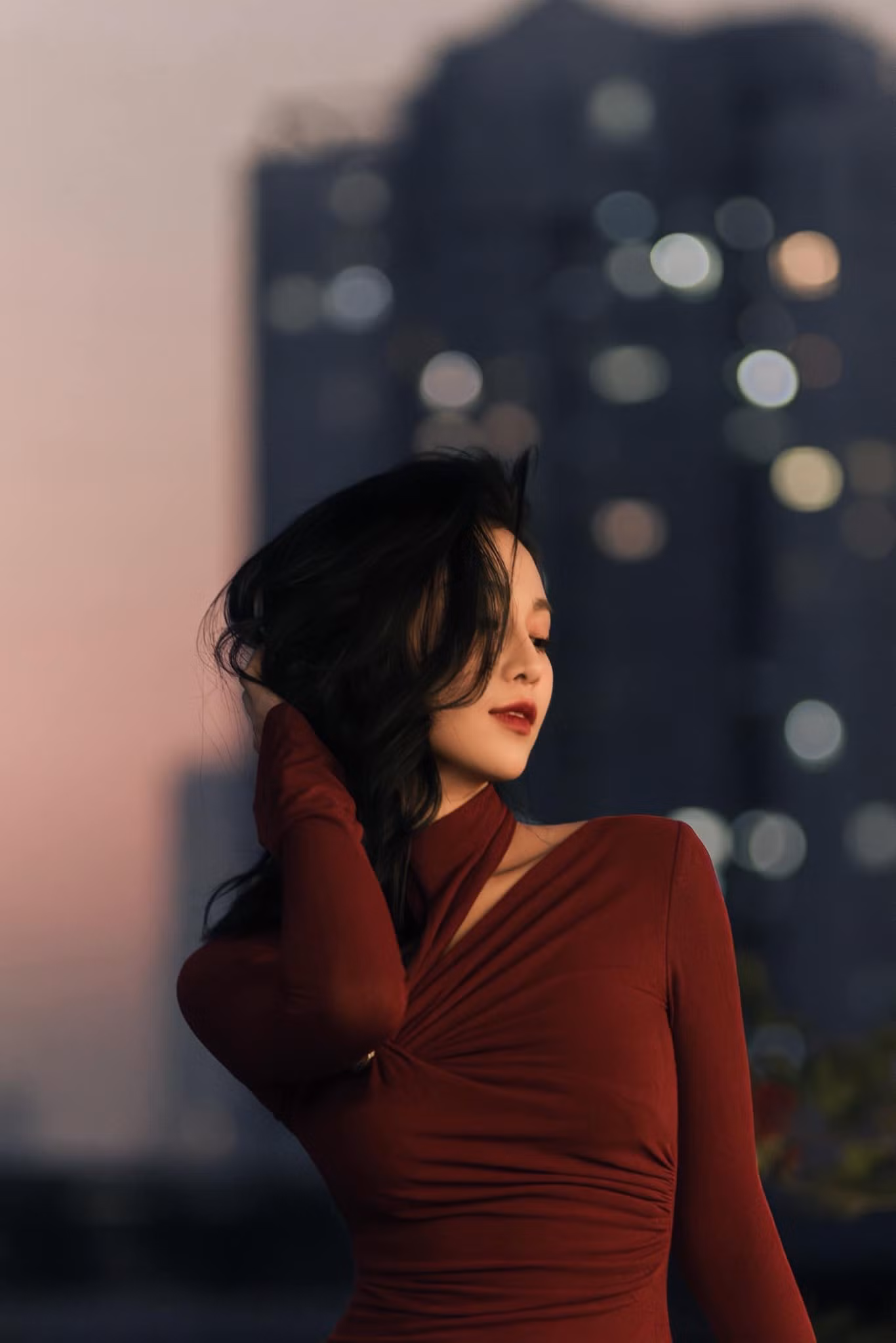 Quỳnh Châu khẳng định không yêu người trong showbiz. Quỳnh Châu khẳng định không yêu người trong showbiz.