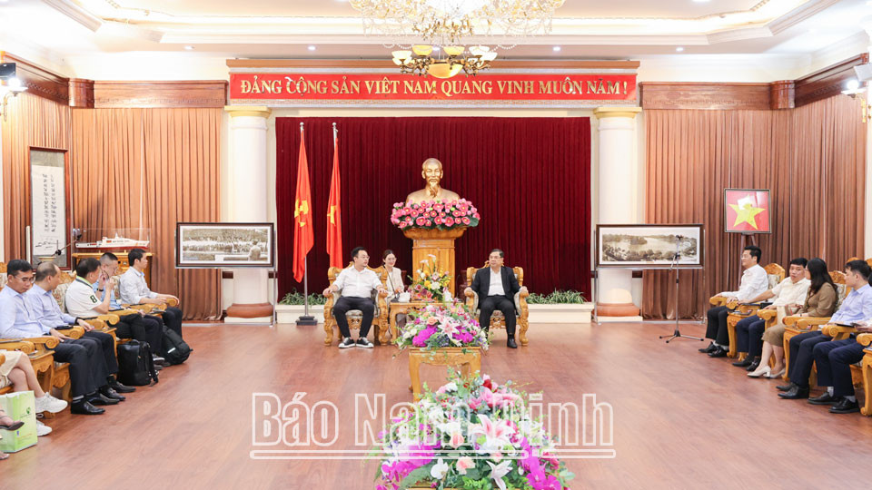 Quang cảnh buổi làm việc.