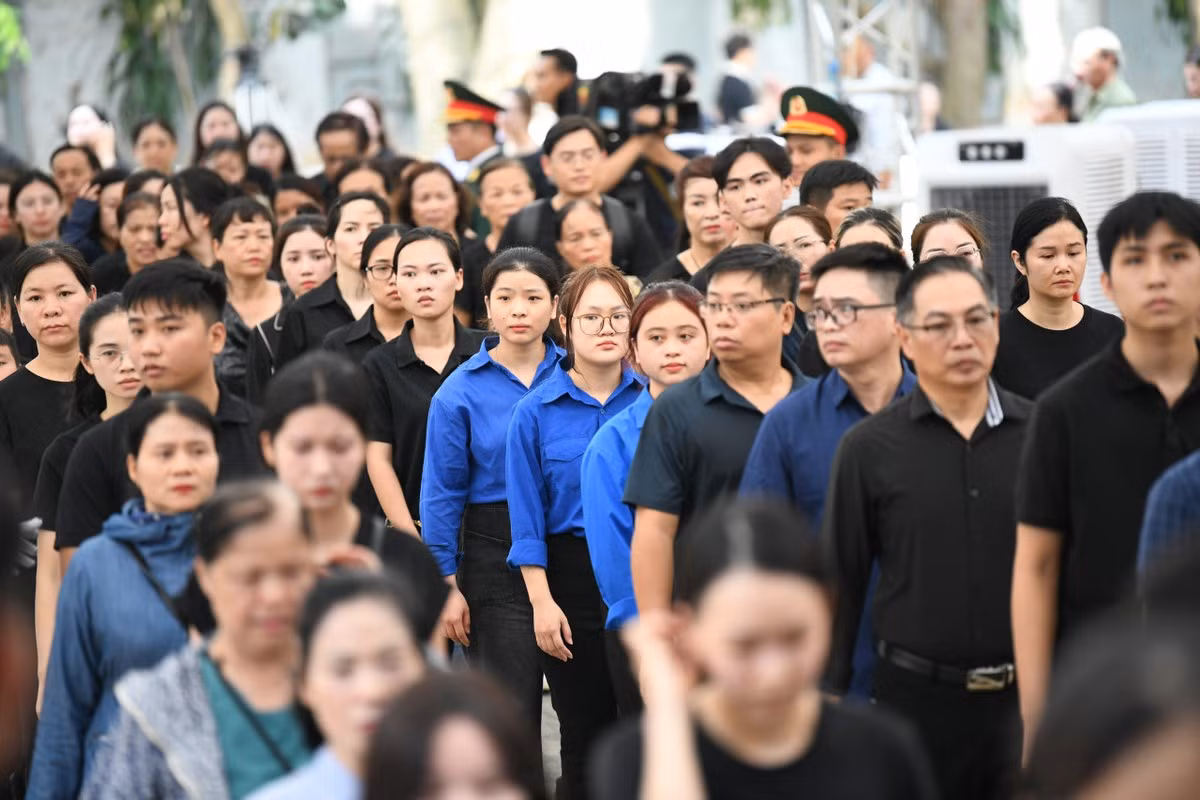 Những tình cảm đặc biệt mà người dân cả nước dành cho Tổng Bí thư Nguyễn Phú Trọng trong ngày Quốc tang càng khắc họa sâu sắc tầm vóc nhà lãnh đạo đã có nhiều công lao to lớn, đặc biệt xuất sắc đối với sự nghiệp cách mạng vẻ vang của Đảng và dân tộc.