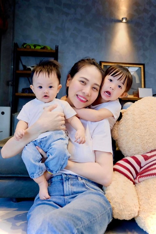 Những hình ảnh đời thường được Cường Đô la và Đàm Thu Trang chia sẻ trên trang cá nhân.