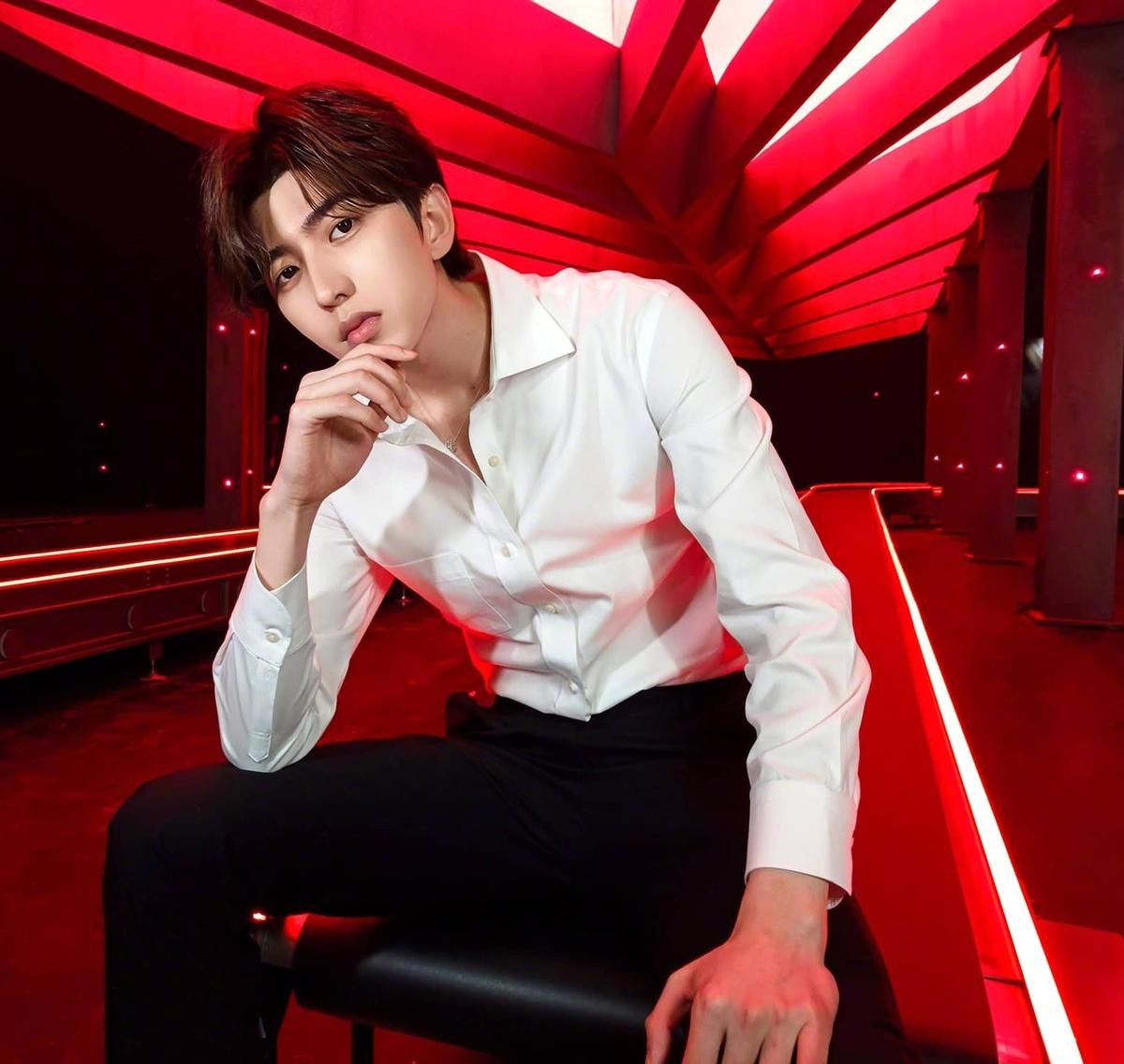 Thái Từ Khôn bị khiển trách vì hành vi phát hành album nhỏ giọt, ảnh hưởng đến quyền lợi của khán giả. Ảnh: Sina. Thái Từ Khôn bị khiển trách vì hành vi phát hành album nhỏ giọt, ảnh hưởng đến quyền lợi của khán giả. Ảnh: Sina.