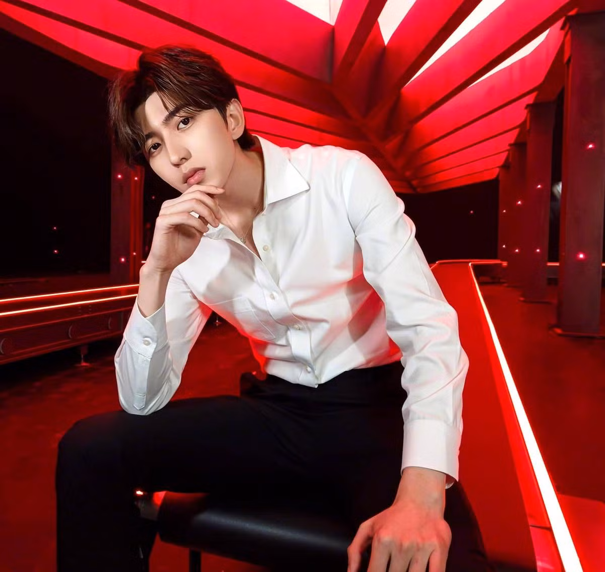 Thái Từ Khôn bị khiển trách vì hành vi phát hành album nhỏ giọt, ảnh hưởng đến quyền lợi của khán giả. Ảnh: Sina. Thái Từ Khôn bị khiển trách vì hành vi phát hành album nhỏ giọt, ảnh hưởng đến quyền lợi của khán giả. Ảnh: Sina.