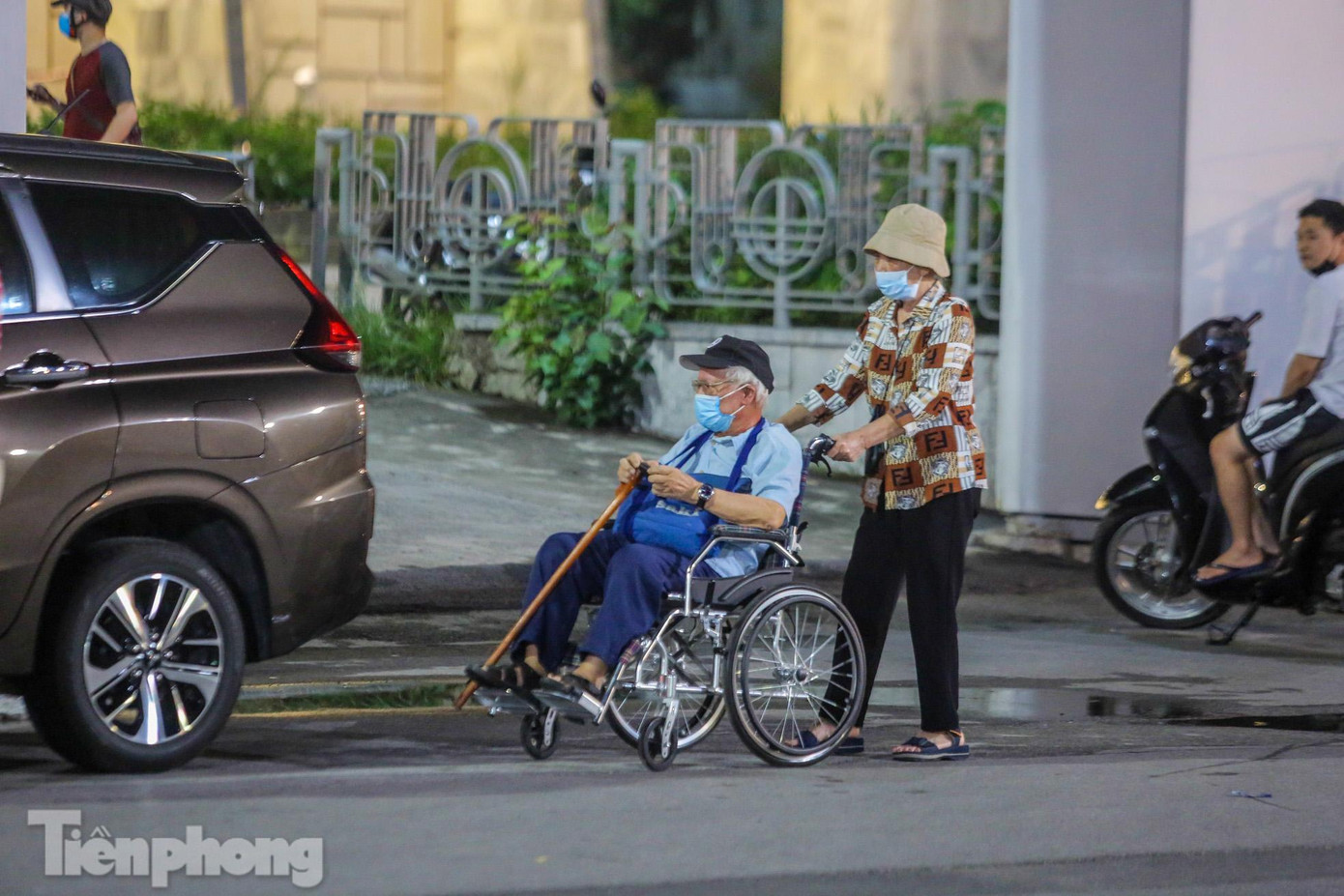 Hôm nay (9/9), quận Hoàn Kiếm bắt đầu triển khai tiêm về tối nhằm đẩy nhanh tốc độ xét nghiệm diện rộng và tiêm vắc xin cho người dân theo chỉ đạo mới của thành phố Hà Nội.