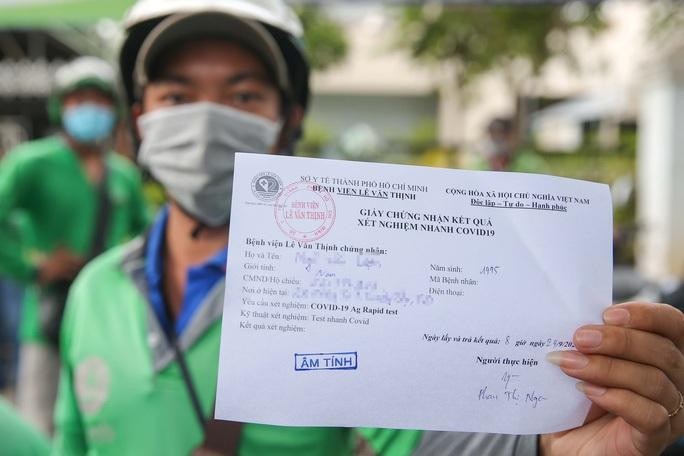 Nhiều shipper vui mừng khoe nhận kết quả xét nghiệm âm tính