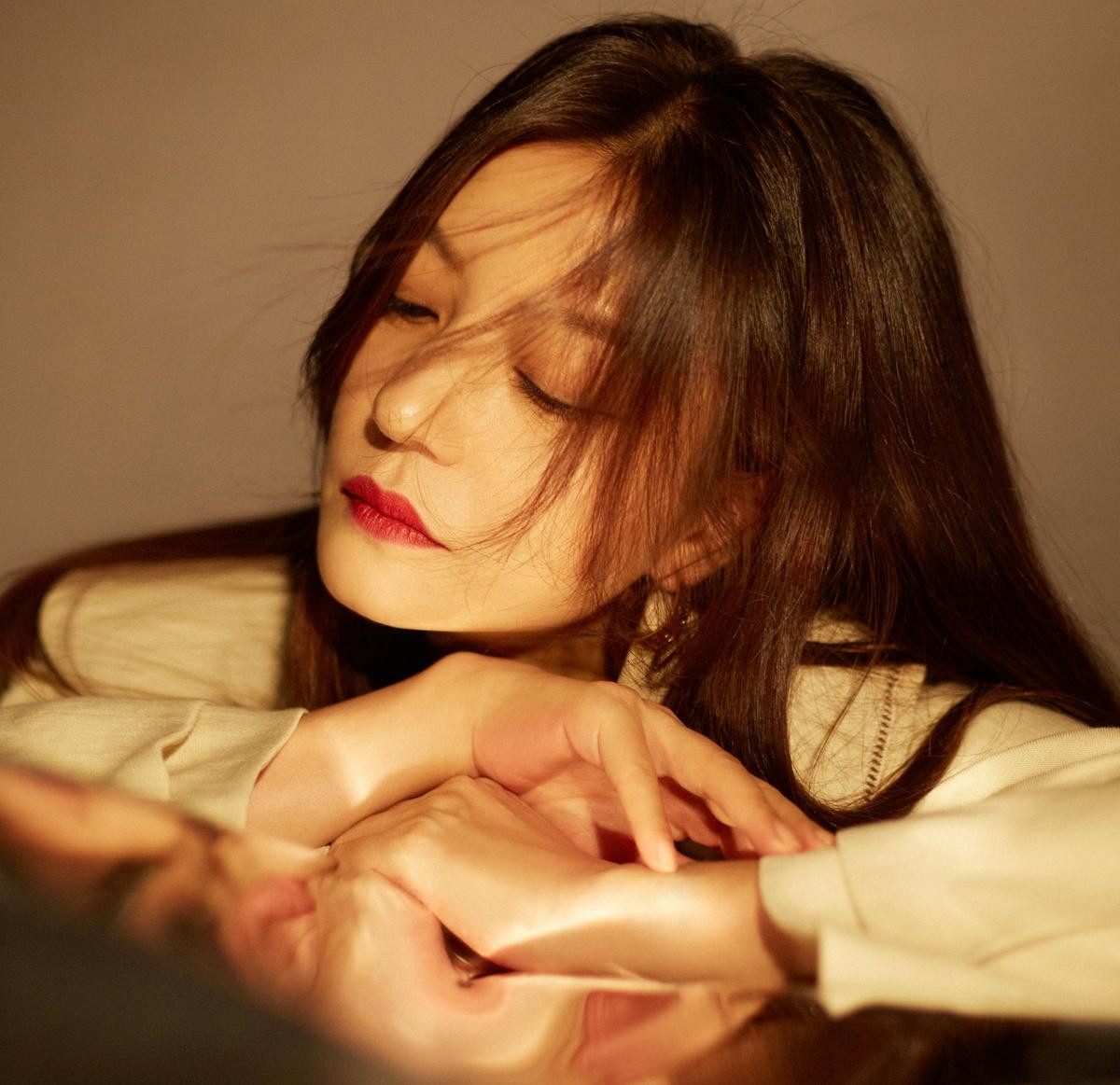 Chồng vướng nợ nần khiến Triệu Vy chịu ảnh hưởng danh tiếng.