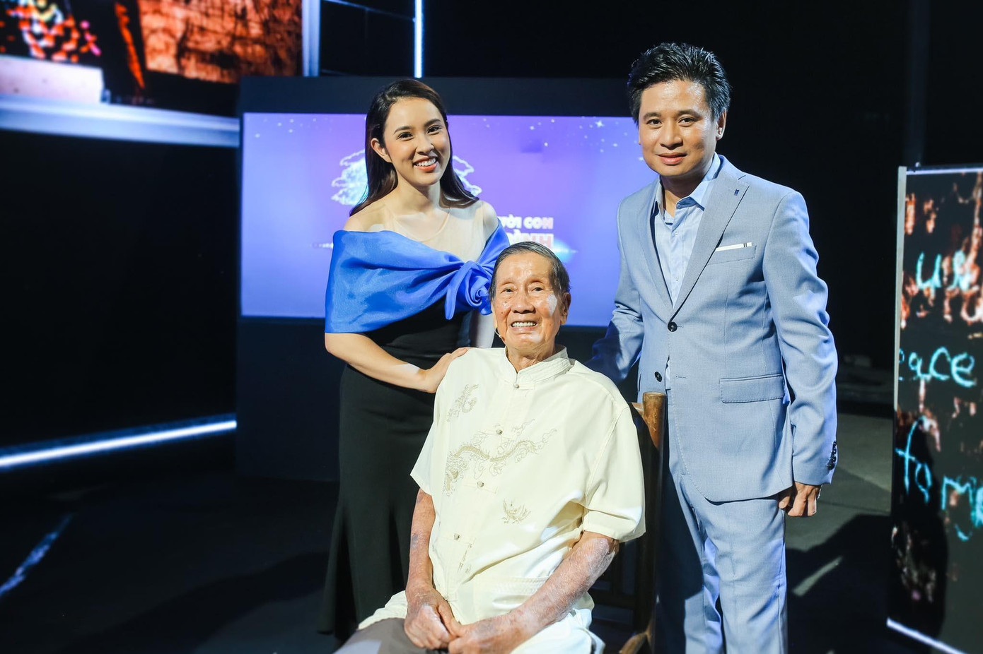 Nhạc sĩ Phạm Tuyên xúc động trước giọng hát của NSƯT Tấn Minh và ca sĩ Bảo Trâm.