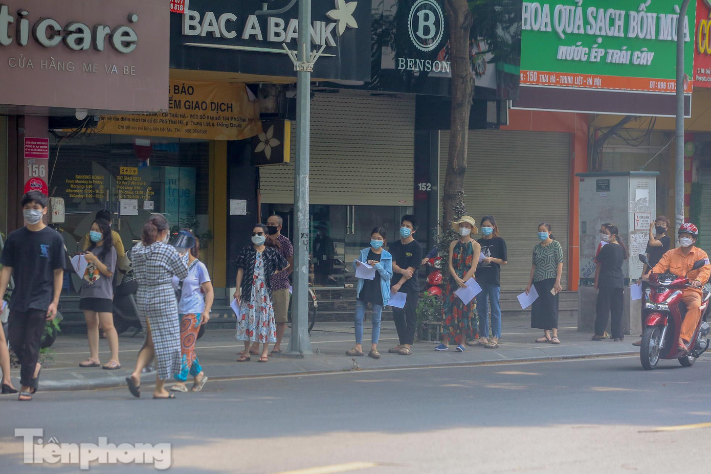 Mục đích của kế hoạch nhằm tập trung mọi nguồn lực, tranh thủ từng phút, từng giờ, bằng mọi biện pháp tận dụng tối đa thời gian “vàng" giãn cách xã hội thần tốc xét nghiệm diện rộng toàn thành phố theo ý kiến chỉ đạo của Thủ tướng Chính phủ tại Công điện số 71 ngày 6/9/2021 cho người dân một cách an toàn, hiệu quả nhằm phát hiện sớm các trường hợp lây nhiễm; kịp thời cách ly, khoanh vùng, dập dịch và chăm sóc, điều trị phù hợp. Tổ chức tiêm chủng vắc xin phòng COVID-19 mũi 1 cho toàn bộ người dân từ 18 tuổi trở lên trên địa bàn đến ngày 15/9/2021 trên cơ sở số vắc xin được Bộ Y tế phân bổ và giao.