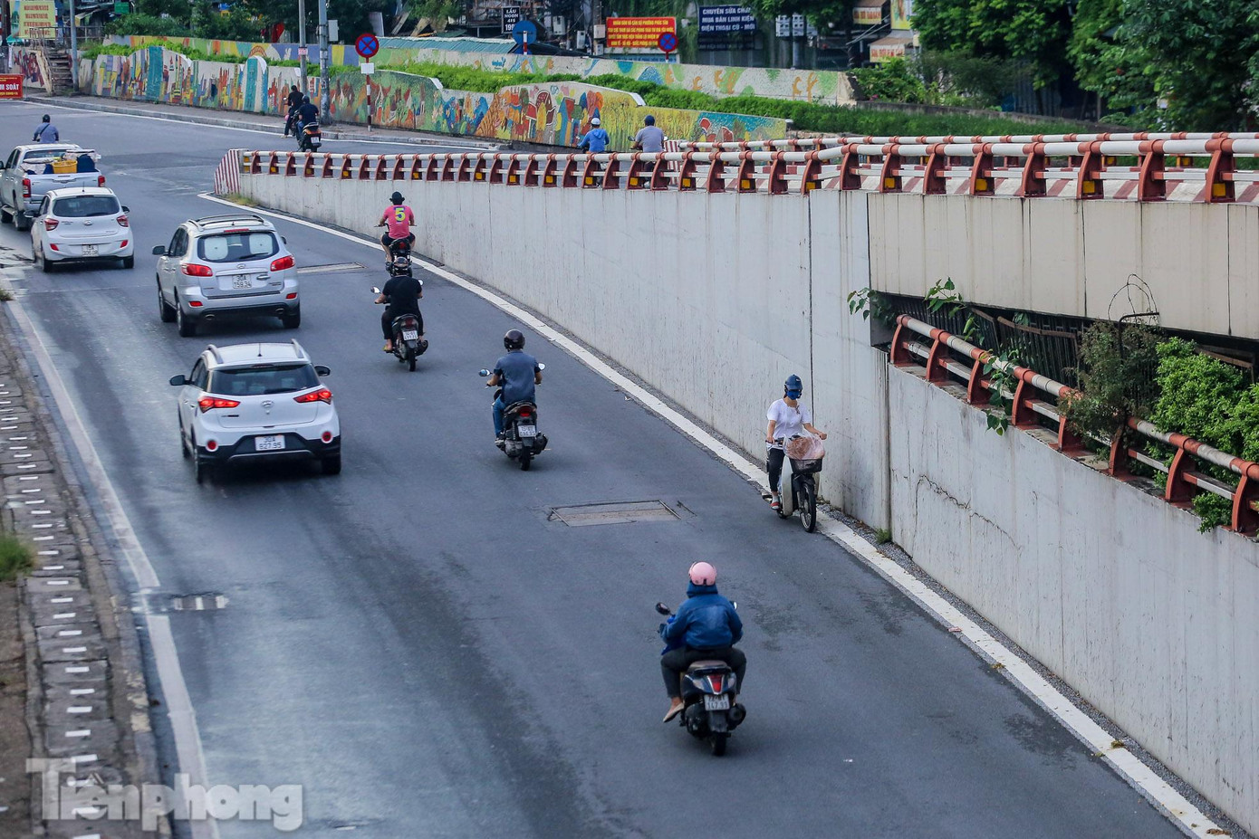 Hình ảnh xấu không đáng có trong những ngày giãn cách xã hội. Hình ảnh xấu không đáng có trong những ngày giãn cách xã hội.
