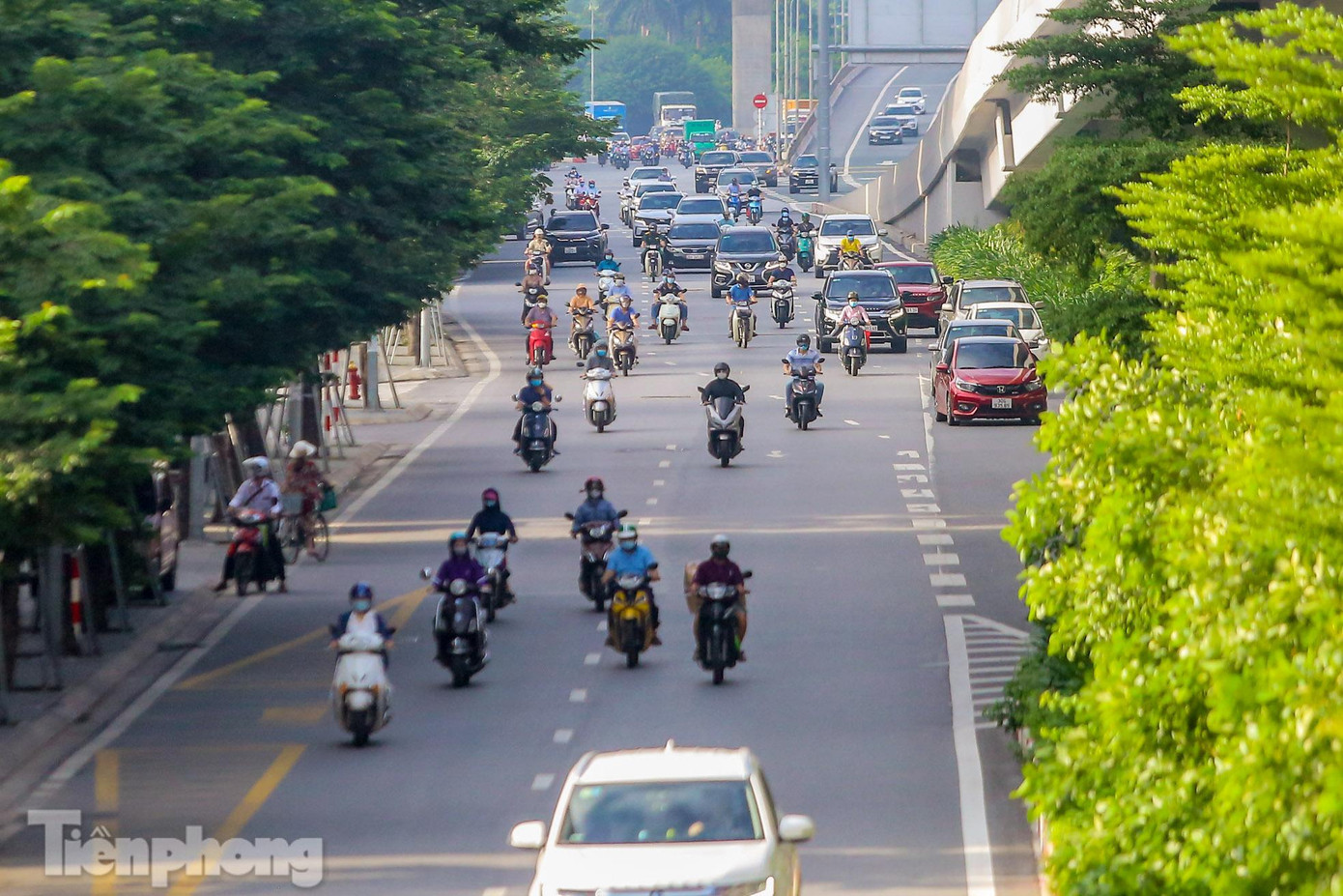 Hình ảnh ghi nhận trên đường Phạm Văn Đồng.