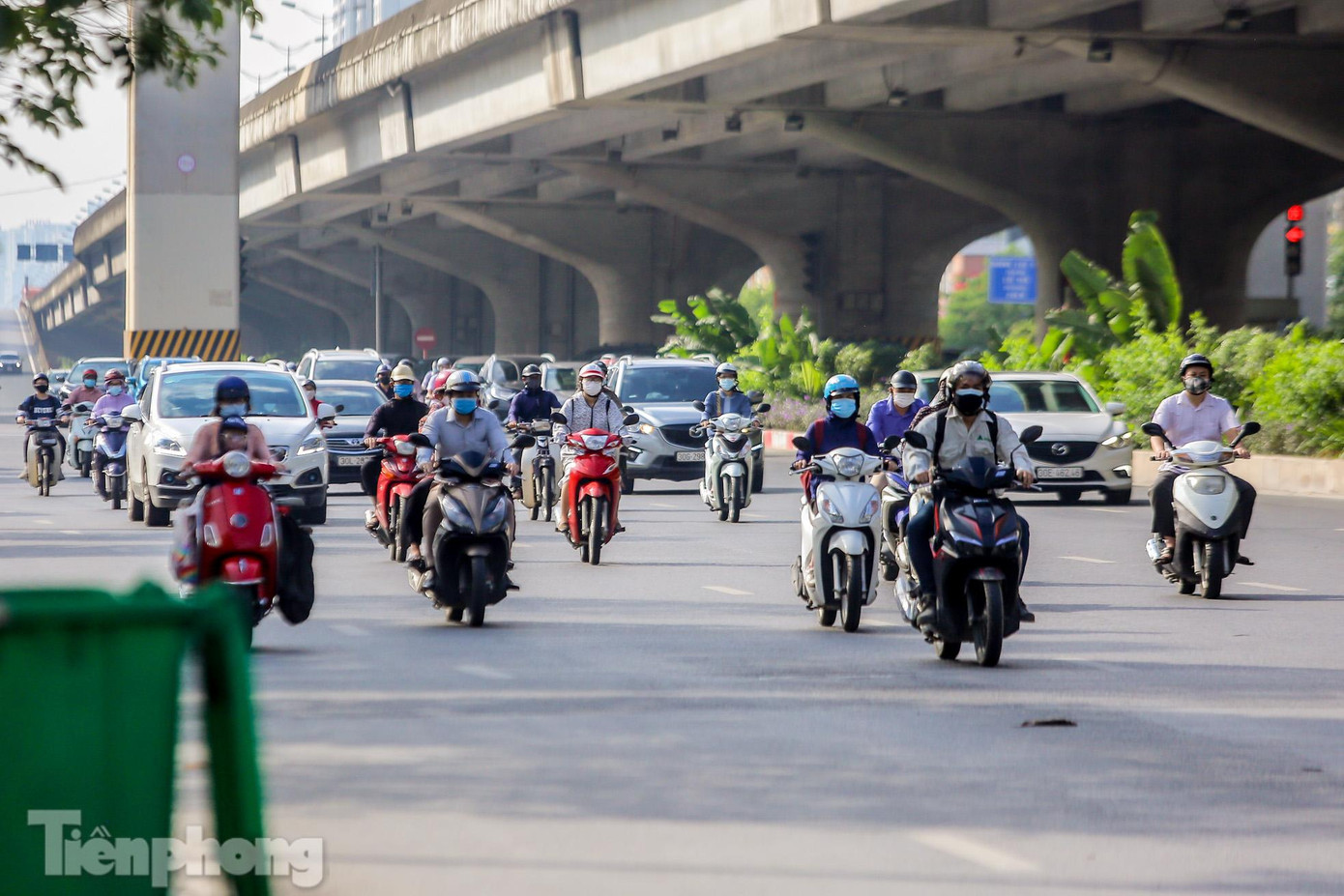 Đường vành đai 3, đoạn Khuất Duy Tiến phương tiện di chuyển tấp nập.